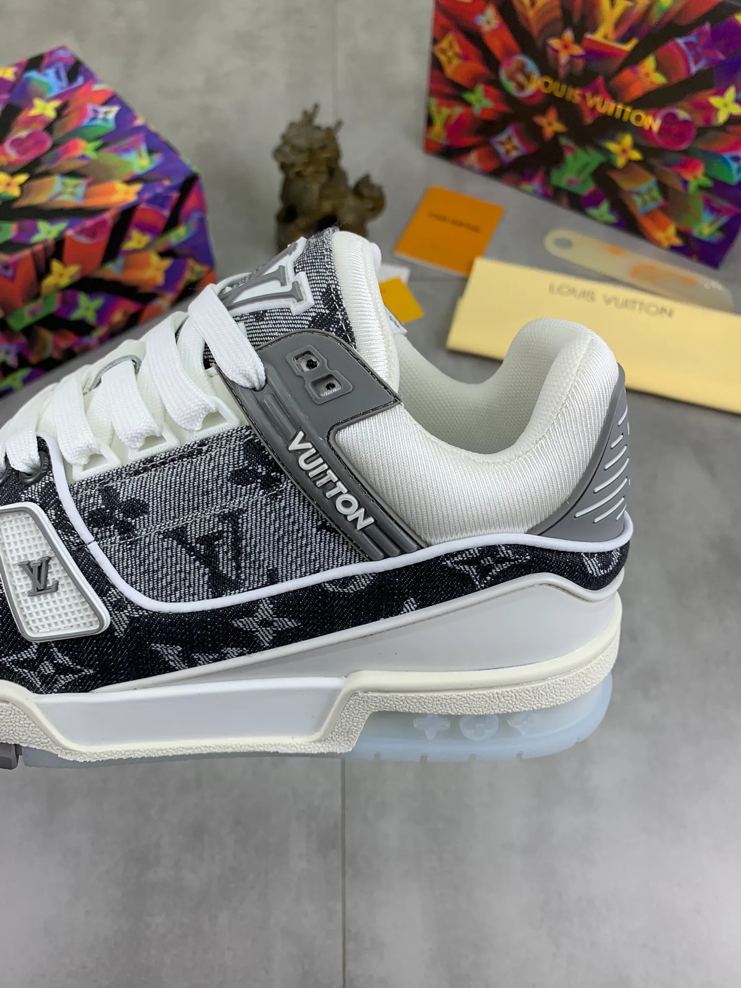 Men's men's shoes 💰P540 New style 💰💎💎Latest color High version 2025Louis*Vuitto* LV Traine Catwalk TRAINER outsole and fabric private model A shoe that definitely costs a lot of money and effort. This series was designed after the arrival of Vifgil. It is favored by many fans every season. Original TPU outsole Original packaging Men's size: 38-45 (46 can be customized) Color: 2️⃣ colors available (available from stock, super fast delivery)